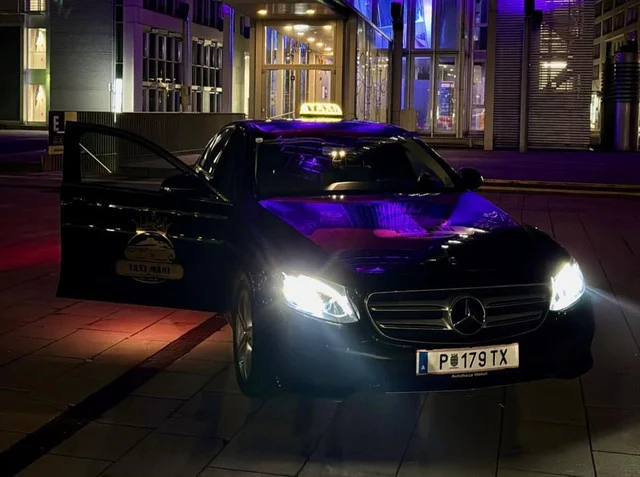 Mercedes Innenausstattung Taxi Mani – helles Lederinterieur